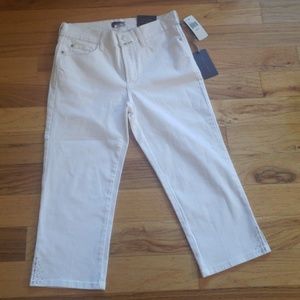 NWT NYDJ.  Cropped capris. Size 6P